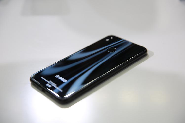 雙2.5D玻璃美學(xué)+驍龍653強(qiáng)芯 360 N5s售價(jià)1699元，顏值與性能的平衡之作
